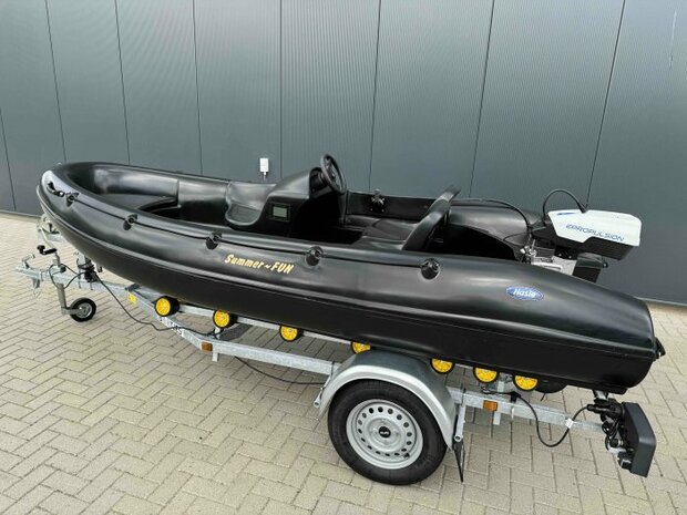 Summer fun boat with ePropulsion outboard motor