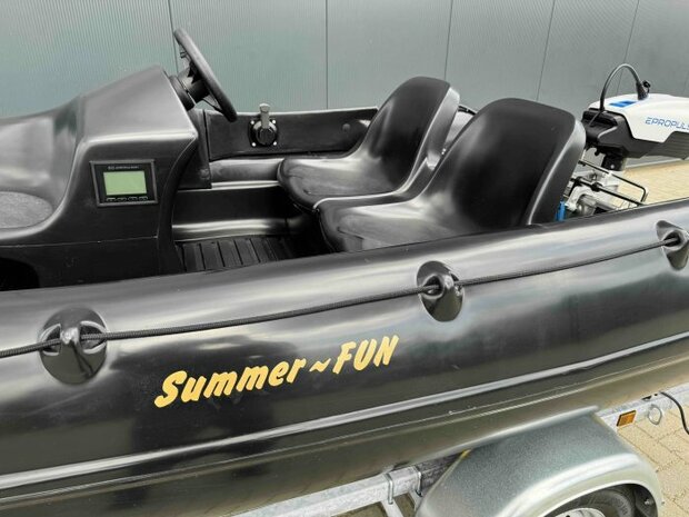 Summer fun boat with ePropulsion outboard motor